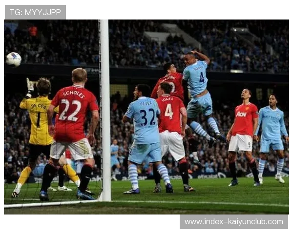 英超曼城角球战术再现，头球破门瞬间到手